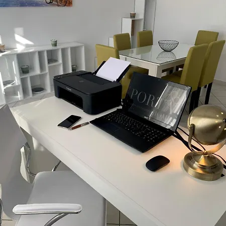 Porta Modern And Hospitable Apartment